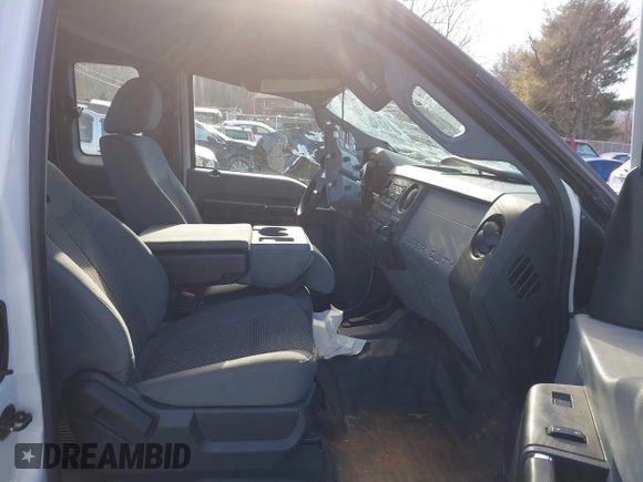 2015 Ford F-250 XLT z VIN 1FT7X2B67FEA07014, wystawiony jako IAAI lot #41625425 z przebiegiem 113 404 mil mil oraz . Historia ofert i sprzedaży dostępna na DreamBid. Obrazek 5.