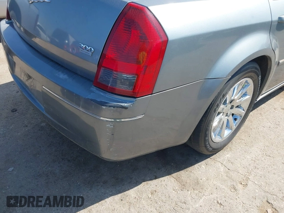 2006 Chrysler 300 Touring with VIN 2C3KA53G06H172162, listed as a IAAI auction lot 42005963 with 209,549 mi miles. Bid and sale history available at carsss.com. Image 6.