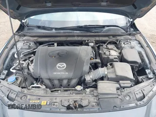 2022 Mazda 3 Carbon Edition z VIN 3MZBPACL7NM313242, wystawiony jako IAAI lot #42095279 z przebiegiem 30 787 mil mil oraz . Historia ofert i sprzedaży dostępna na DreamBid. Obrazek 10.