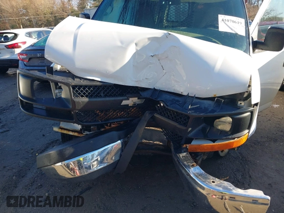 2008 Chevrolet City Express Cargo z VIN 1GCHG35K781152177, wystawiony jako IAAI lot #41070619 z przebiegiem Nie podano mil oraz . Historia ofert i sprzedaży dostępna na DreamBid. Obrazek 6.