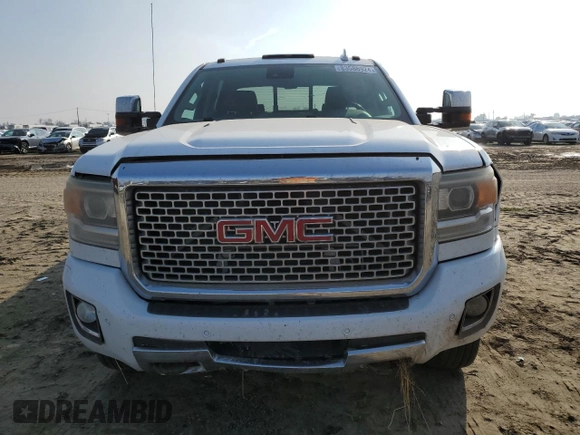 2015 GMC Sierra 3500HD Denali z VIN 1GT424E81FF659731, wystawiony jako Copart lot #83586924 z przebiegiem 182 534 mil mil oraz Szkoda całkowita • Salvage title. Historia ofert i sprzedaży dostępna na DreamBid. Obrazek 5.