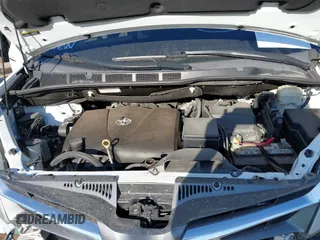 2018 Toyota Sienna XLE Auto Access Seat with VIN 5TDYZ3DC9JS960124, listed as a IAAI auction lot 41674758 with 109,021 mi miles. Bid and sale history available at carsss.com. Image 10.