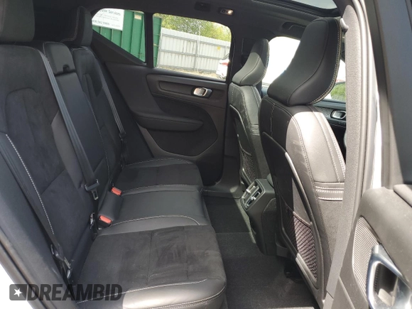 2021 Volvo XC40 R-Design with VIN YV4162UM5M2604744, listed as a Copart auction lot 53574615 with 17,993 mi miles and Salvage Title. Bid and sale history available at carsss.com. Image 11.