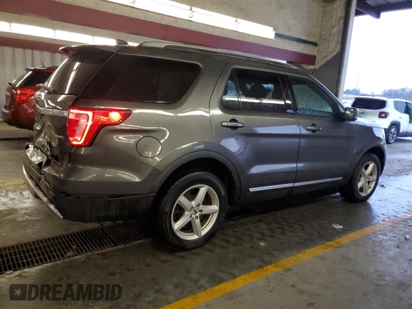 2017 Ford Explorer XLT with VIN 1FM5K8D87HGD43711, listed as a Copart auction lot 43441275 with 199,021 mi miles and Salvage Title. Bid and sale history available at carsss.com. Image 3.