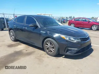 2020 Kia Optima LX z VIN 5XXGT4L33LG384927, wystawiony jako IAAI lot #41950098 z przebiegiem 136 728 mil mil oraz . Historia ofert i sprzedaży dostępna na DreamBid. Obrazek 1.