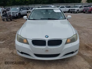2011 BMW 3 Series 328i xDrive z VIN WBAPK5G54BNN27937, wystawiony jako IAAI lot #42446717 z przebiegiem 102 256 mil mil oraz . Historia ofert i sprzedaży dostępna na DreamBid. Obrazek 6.