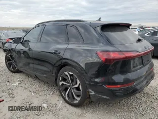 2024 Audi Q8 e-tron Premium Plus z VIN WA15AAGE3RB027165, wystawiony jako Copart lot #42250375 z przebiegiem 15 926 mil mil oraz Szkoda całkowita • Salvage title. Historia ofert i sprzedaży dostępna na DreamBid. Obrazek 2.