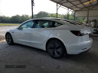 2020 Tesla Model 3 Standard Range Plus z VIN 5YJ3E1EA5LF599103, wystawiony jako Copart lot #59159465 z przebiegiem 32 614 mil mil oraz Czysty tytuł • Clean title. Historia ofert i sprzedaży dostępna na DreamBid. Obrazek 2.