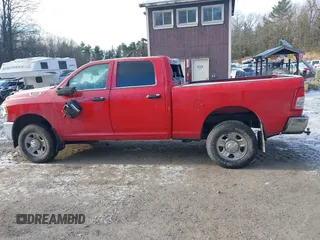 2024 Ram 2500 Tradesman z VIN 3C6UR5CJ0RG181612, wystawiony jako IAAI lot #41005946 z przebiegiem 12 715 mil mil oraz . Historia ofert i sprzedaży dostępna na DreamBid. Obrazek 14.