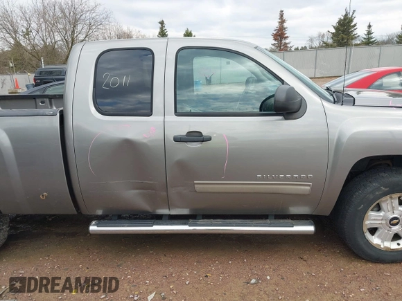 2012 Chevrolet Silverado 1500 LT with VIN 1GCRKSE76CZ228698, listed as a IAAI auction lot 42092011 with 184,322 mi miles. Bid and sale history available at carsss.com. Image 14.