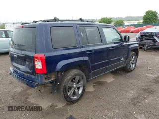 2013 Jeep Patriot Latitude z VIN 1C4NJRFB7DD249572, wystawiony jako IAAI lot #42350829 z przebiegiem 65 898 mil mil oraz . Historia ofert i sprzedaży dostępna na DreamBid. Obrazek 4.