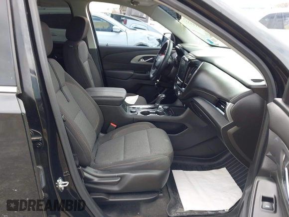 2018 Chevrolet Traverse LT Cloth with VIN 1GNEVGKW9JJ281915, listed as a IAAI auction lot 41943572 with 48,569 mi miles. Bid and sale history available at carsss.com. Image 5.
