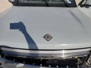 2025 Rivian R1S Adventure z VIN 7PDSGBBA5SN045424, wystawiony jako Copart lot #49675655 z przebiegiem Nie podano mil oraz Szkoda całkowita • Salvage title. Historia ofert i sprzedaży dostępna na DreamBid. Obrazek 12.