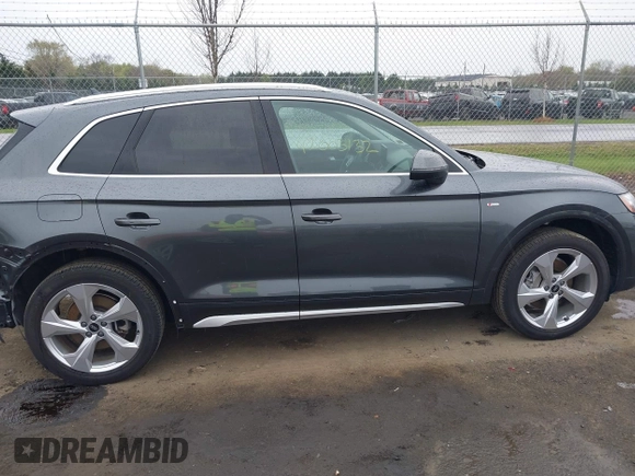 2023 Audi Q5 S line Premium Plus z VIN WA1EAAFY1P2044460, wystawiony jako IAAI lot #42003132 z przebiegiem 28 434 mil mil oraz . Historia ofert i sprzedaży dostępna na DreamBid. Obrazek 13.