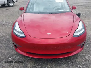 2020 Tesla Model 3 Long Range z VIN 5YJ3E1EB7LF668172, wystawiony jako IAAI lot #42002676 z przebiegiem 61 672 mil mil oraz . Historia ofert i sprzedaży dostępna na DreamBid. Obrazek 10.