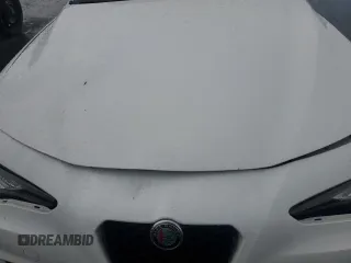 2021 Alfa Romeo Giulia Ti z VIN ZARFANBN1M7648754, wystawiony jako Copart lot #55331525 z przebiegiem Nie podano mil oraz Szkoda całkowita • Salvage title. Historia ofert i sprzedaży dostępna na DreamBid. Obrazek 11.