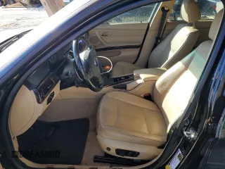2007 BMW 3 Series 328xi z VIN WBAVT73577FZ36439, wystawiony jako Copart lot #87909375 z przebiegiem 199 387 mil mil oraz Szkoda całkowita • Salvage title. Historia ofert i sprzedaży dostępna na DreamBid. Obrazek 7.