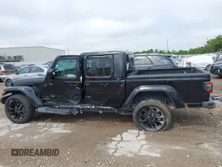2023 Jeep Gladiator Overland with VIN 1C6HJTFG6PL555153, listed as a IAAI auction lot 42210878 with 40,576 mi miles and . Bid and sale history available at DreamBid. Image 15.