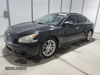 2011 Nissan Maxima SV z VIN 1N4AA5AP6BC818897, wystawiony jako Copart lot #56032935 z przebiegiem 178 027 mil mil oraz Czysty tytuł • Clean title. Historia ofert i sprzedaży dostępna na DreamBid. Obrazek 1.