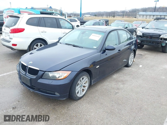 2006 BMW 3 Series 325i with VIN WBAVB17586NK40817, listed as a IAAI auction lot 41514714 with 156,789 mi miles. Bid and sale history available at carsss.com. Image 2.