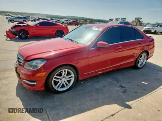 2014 Mercedes-Benz C 250 Sport z VIN WDDGF4HB4ER318383, wystawiony jako Copart lot #65378055 z przebiegiem 121 026 mil mil oraz Szkoda całkowita • Salvage title. Historia ofert i sprzedaży dostępna na DreamBid. Obrazek 1.