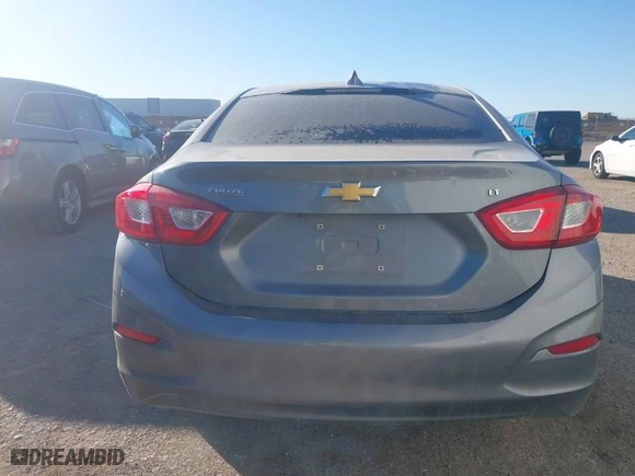 2018 Chevrolet Cruze LT with VIN 1G1BE5SM0J7162204, listed as a IAAI auction lot 41406190 with 124,152 mi miles. Bid and sale history available at carsss.com. Image 16.