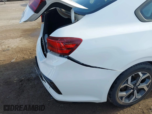 2021 Kia Forte LXS z VIN 3KPF24AD2ME327400, wystawiony jako IAAI lot #41897888 z przebiegiem 103 248 mil mil oraz . Historia ofert i sprzedaży dostępna na DreamBid. Obrazek 6.
