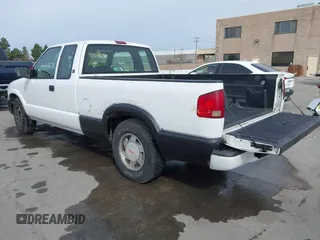 2003 GMC Sonoma SLS with VIN 1GTCS19X438272277, listed as a IAAI auction lot 41554041 with 168,682 mi miles. Bid and sale history available at carsss.com. Image 3.