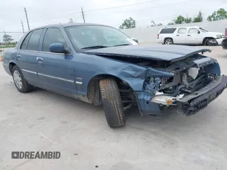 2010 Mercury Grand Marquis LS z VIN 2MEBM7FV6AX612245, wystawiony jako IAAI lot #41969143 z przebiegiem 83 737 mil mil oraz . Historia ofert i sprzedaży dostępna na DreamBid. Obrazek 1.
