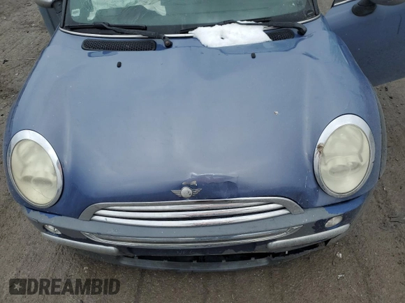 2005 MINI Convertible z VIN WMWRF33435TF60350, wystawiony jako Copart lot #50545005 z przebiegiem 91 078 mil mil oraz Szkoda całkowita • Salvage title. Historia ofert i sprzedaży dostępna na DreamBid. Obrazek 13.