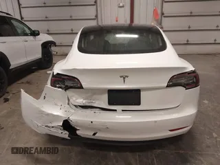 2019 Tesla Model 3 Mid Range z VIN 5YJ3E1EA5KF317542, wystawiony jako IAAI lot #42050461 z przebiegiem 55 054 mil mil oraz . Historia ofert i sprzedaży dostępna na DreamBid. Obrazek 17.