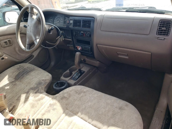 2001 Toyota Tacoma z VIN 5TENL42N41Z817826, wystawiony jako Copart lot #49738685 z przebiegiem 299 844 mil mil oraz Szkoda całkowita • Salvage title. Historia ofert i sprzedaży dostępna na DreamBid. Obrazek 8.