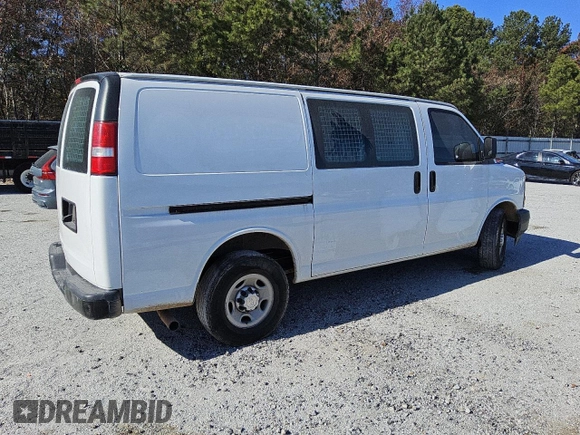 2017 Chevrolet Express Cargo z VIN 1GCWGAFG1H1108729, wystawiony jako Copart lot #81936294 z przebiegiem 156 609 mil mil oraz Czysty tytuł • Clean title. Historia ofert i sprzedaży dostępna na DreamBid. Obrazek 3.