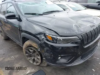 2022 Jeep Cherokee X z VIN 1C4PJMCXXND537681, wystawiony jako IAAI lot #41854831 z przebiegiem 26 685 mil mil oraz . Historia ofert i sprzedaży dostępna na DreamBid. Obrazek 6.