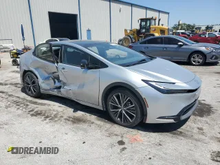 2023 Toyota Prius LE z VIN JTDACAAU8P3008794, wystawiony jako Copart lot #52682695 z przebiegiem 28 912 mil mil oraz Szkoda całkowita • Salvage title. Historia ofert i sprzedaży dostępna na DreamBid. Obrazek 4.