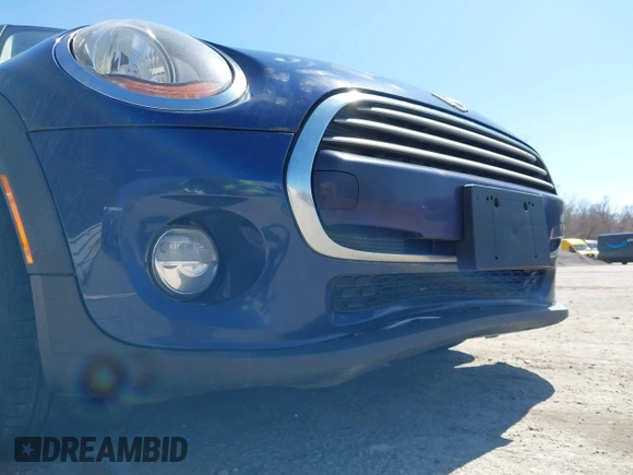 2015 MINI Hardtop 4 Door z VIN WMWXS5C58FT829805, wystawiony jako IAAI lot #42023026 z przebiegiem 141 330 mil mil oraz . Historia ofert i sprzedaży dostępna na DreamBid. Obrazek 6.