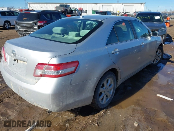 2011 Toyota Camry LE z VIN 4T4BF3EK1BR182727, wystawiony jako IAAI lot #41730393 z przebiegiem 314 661 mil mil oraz . Historia ofert i sprzedaży dostępna na DreamBid. Obrazek 4.