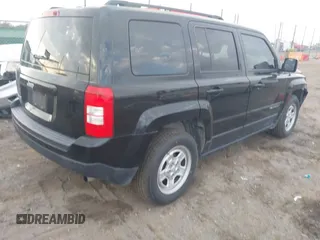 2016 Jeep Patriot Sport z VIN 1C4NJPBB1GD698521, wystawiony jako IAAI lot #40796670 z przebiegiem 139 801 mil mil oraz . Historia ofert i sprzedaży dostępna na DreamBid. Obrazek 4.