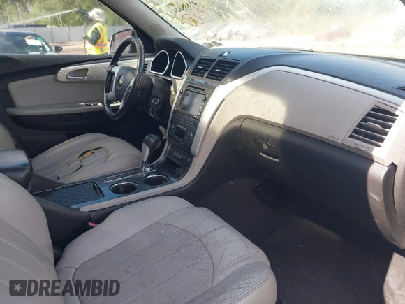 2011 Chevrolet Traverse LTZ z VIN 1GNKVLED9BJ392357, wystawiony jako IAAI lot #42155624 z przebiegiem Nie podano mil oraz . Historia ofert i sprzedaży dostępna na DreamBid. Obrazek 5.