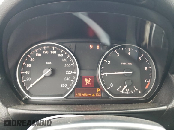 2012 BMW 1 Series 128i z VIN WBAUL7C52CVM82032, wystawiony jako Copart lot #78798994 z przebiegiem 225 268 mil mil oraz Czysty tytuł • Clean title. Historia ofert i sprzedaży dostępna na DreamBid. Obrazek 9.