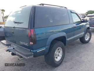 1994 Chevrolet Blazer z VIN 1GNEK18K8RJ373474, wystawiony jako IAAI lot #42028134 z przebiegiem 237 765 mil mil oraz . Historia ofert i sprzedaży dostępna na DreamBid. Obrazek 4.