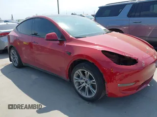 2023 Tesla Model Y Long Range z VIN 7SAYGAEE7PF691499, wystawiony jako IAAI lot #42038850 z przebiegiem 26 439 mil mil oraz . Historia ofert i sprzedaży dostępna na DreamBid. Obrazek 1.