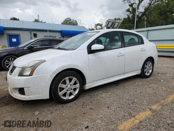 2011 Nissan Sentra S z VIN 3N1AB6AP2BL688735, wystawiony jako Copart lot #61795085 z przebiegiem 83 741 mil mil oraz Czysty tytuł • Clean title. Historia ofert i sprzedaży dostępna na DreamBid. Obrazek 1.
