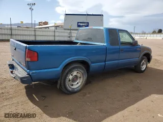 2001 GMC Sonoma SLS w/1SF Pkg with VIN 1GTCS195718156860, listed as a Copart auction lot 52531395 with 0 mi miles and Clean Title. Bid and sale history available at carsss.com. Image 3.