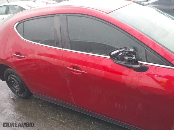 2019 Mazda Mazda3 Hatchback w/Preferred Pkg with VIN JM1BPAMM2K1135386, listed as a IAAI auction lot 40367062 with 9,999 mi miles. Bid and sale history available at carsss.com. Image 13.