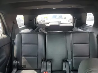 2017 Ford Police Interceptor Utility z VIN 1FM5K8AR5HGA17161, wystawiony jako Copart lot #60197085 z przebiegiem Nie podano mil oraz Szkoda całkowita • Salvage title. Historia ofert i sprzedaży dostępna na DreamBid. Obrazek 10.