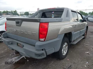 2002 Chevrolet Avalanche z VIN 3GNEK13T42G153921, wystawiony jako IAAI lot #42466306 z przebiegiem 207 826 mil mil oraz . Historia ofert i sprzedaży dostępna na DreamBid. Obrazek 4.