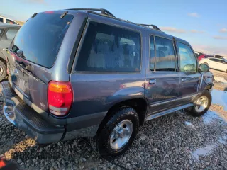 2000 Ford Explorer XLT with VIN 1FMZU83P4YUA57305, listed as a Copart auction lot 45678075 with 237,249 mi miles and Salvage title. Bid and sale history available at DreamBid. Image 3.