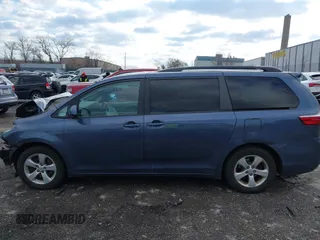 2016 Toyota Sienna LE AAS with VIN 5TDKK3DCXGS734130, listed as a IAAI auction lot 41519212 with 88,137 mi miles. Bid and sale history available at carsss.com. Image 14.
