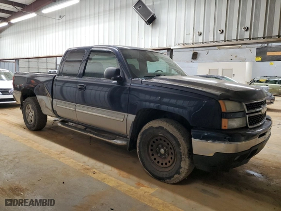 2007 Chevrolet Silverado 1500 Classic LT1 with VIN 1GCEK19Z27Z112103, listed as a Copart auction lot 82869124 with 221,425 mi miles and Salvage Title. Bid and sale history available at carsss.com. Image 4.